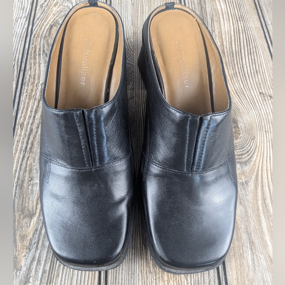 Naturalizer Size 7 Black Leather Mules With Heel